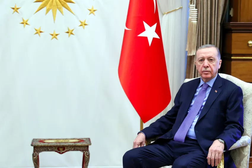Erdogan llega a Egipto en su primera visita oficial desde 2012