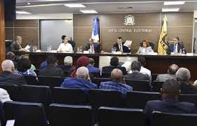 JCE ordena investigar si hay uso de recursos públicos en la campaña