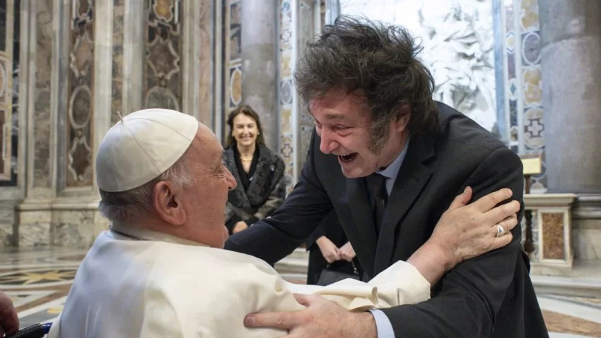 Javier Milei mantiene una audiencia privada con el papa Francisco