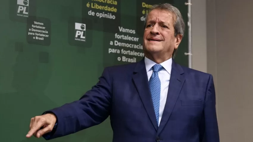 La Policía detiene al presidente del partido de Bolsonaro por porte ilegal de armas
