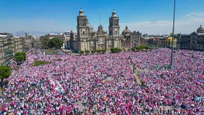 La oposición mexicana realiza la 'Marcha por la Democracia'