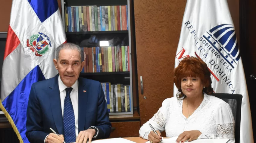 Mescyt firma convenio con el Instituto Técnico Superior Padre Fantino para otorgar becas a estudiantes de nivel técnico superior en La Vega