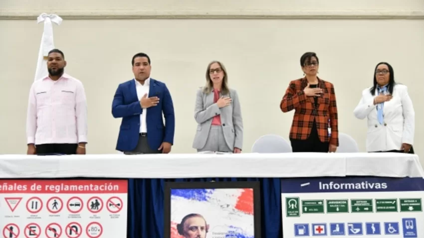 Minerd anuncia que más de 400 técnicos regionales y distritales serán capacitados en educación vial para formar a estudiantes en esa área