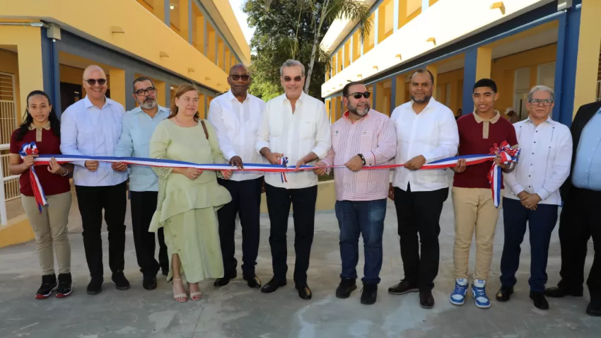 Presidente Abinader inaugura Centro UASD-Jarabacoa
