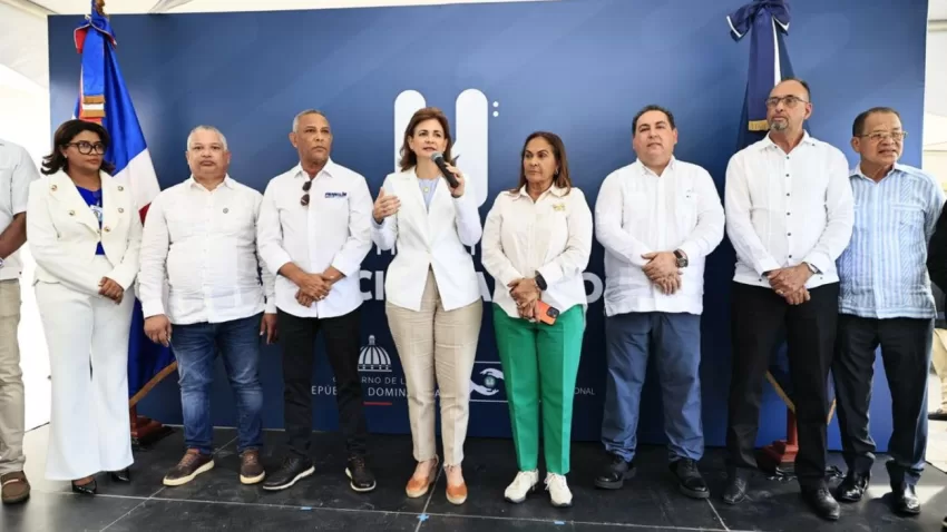 Vicepresidenta Raquel Peña deja en funcionamiento dos obras de salud en Monte Plata y Arenoso