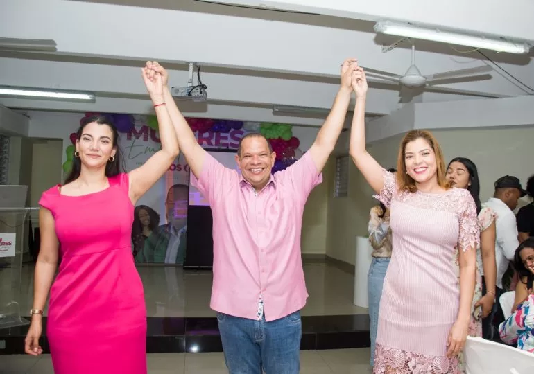 Primera dama de la ASDN dice ejército de mujeres defenderá votos del alcalde Carlos Guzmán
