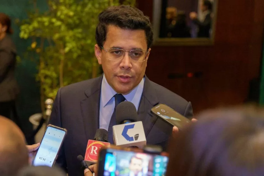 Collado: «Nos comprometemos junto al sector privado a impulsar el turismo sostenible»
