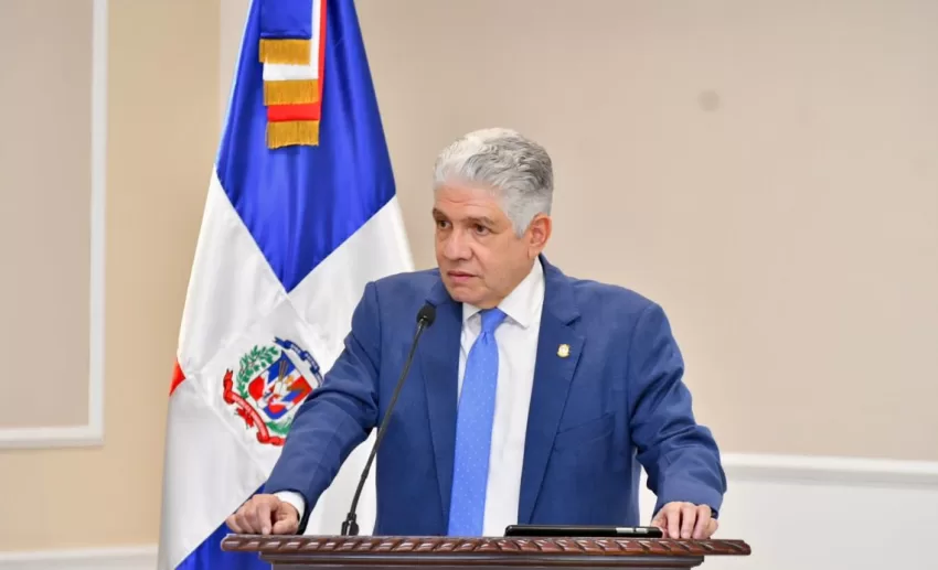 Eduardo Estrella vaticina triunfo de Ulises Rodríguez para mejoría de Santiago
