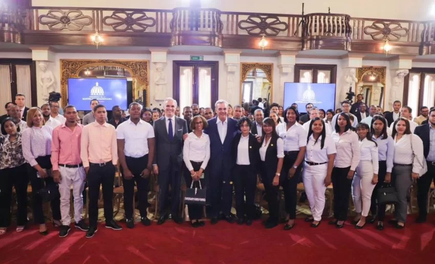Gobierno impacta a más de 1,700 jóvenes con su primer empleo bajo programa del MT