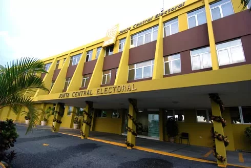 JCE escucha a la oposición, dará curso a denuncias sobre uso de recursos del Estado en favor del PRM