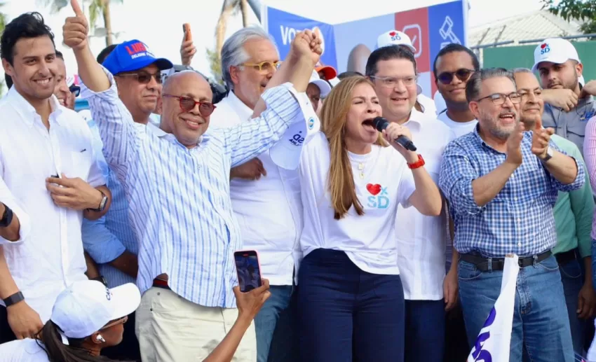Alfredo Pacheco invita a capitaleños a respaldar a Carolina Mejía en las urnas