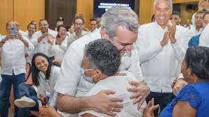 Abinader inaugurará obras y entregará títulos