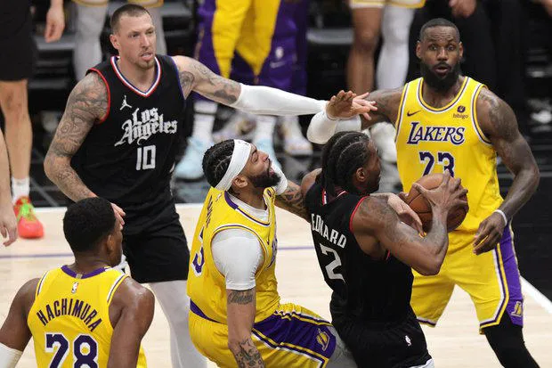 NBA: Los Ángeles Lakers, con un LeBron James excepcional, le remontó a Clippers. Hubo más
