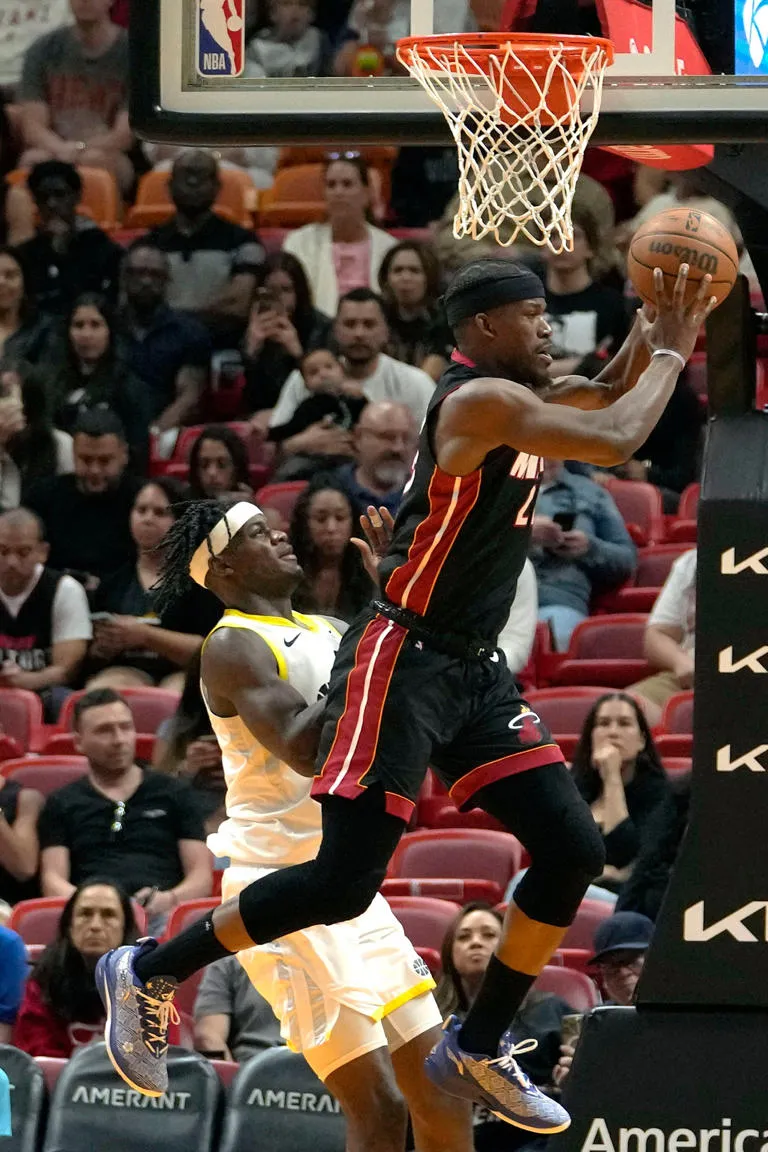 Butler anota 37 puntos y el Heat supera al Jazz 126-120 para su décima victoria en 13 partidos
