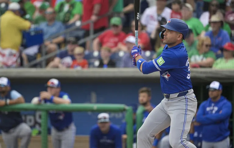 Votto deja una buena impresión en su primer turno al bate con Azulejos