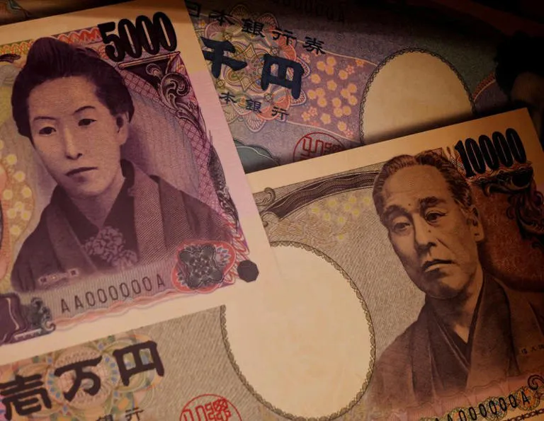 Japón advierte de que intervendrá con mayor contundencia ante un mínimo de 34 años en el yen