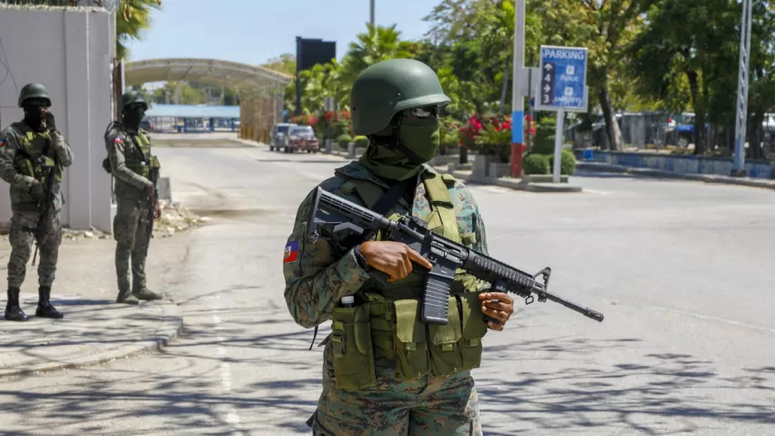 Bandas armadas intentan tomar el principal aeropuerto de Haití