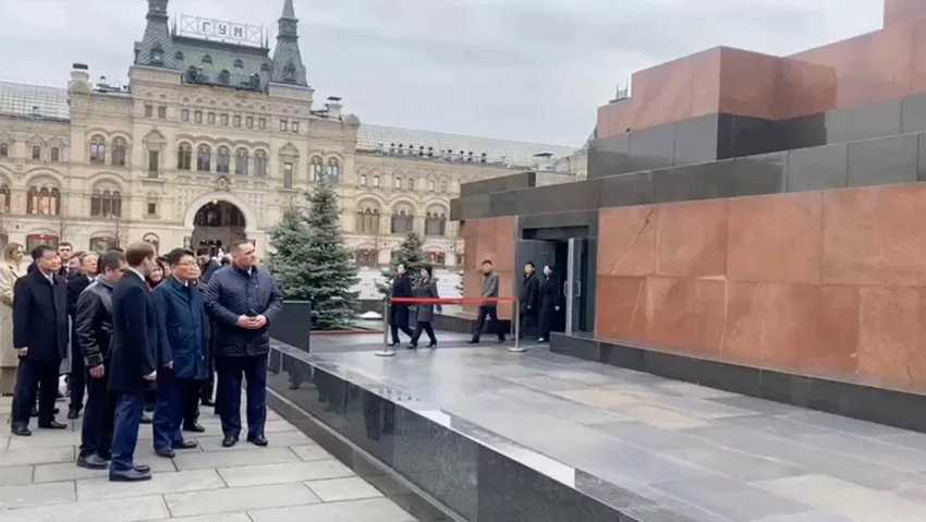 Funcionarios de Corea del Norte visitan el Kremlin de Moscú