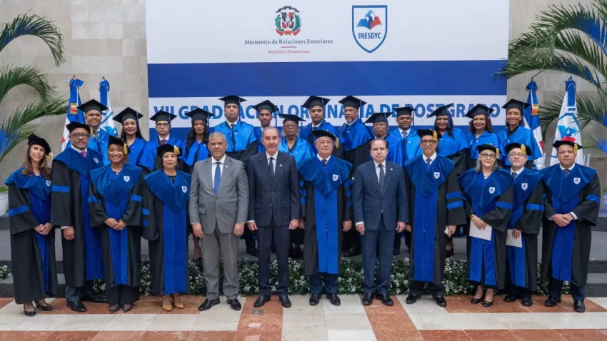 Inesdyc gradúa nuevos profesionales en Diplomacia y Servicio Consular y Especialidad en Diplomacia Comercial