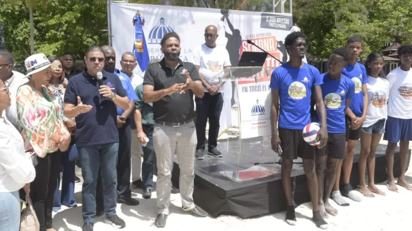 Ministro Francisco Camacho da apertura a los Juegos Deportivos y Recreativos Semana Santa 2024