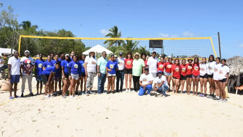 Ministro Francisco Camacho recorre playas y balnearios del este, supervisando Juegos Deportivos y Recreativos Semana Santa 2024