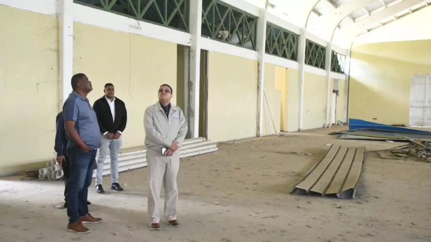 Ministro de Deportes supervisa trabajos en instalaciones complejo La Barranquita en Santiago; primera intervención desde Centroamericanos 1986