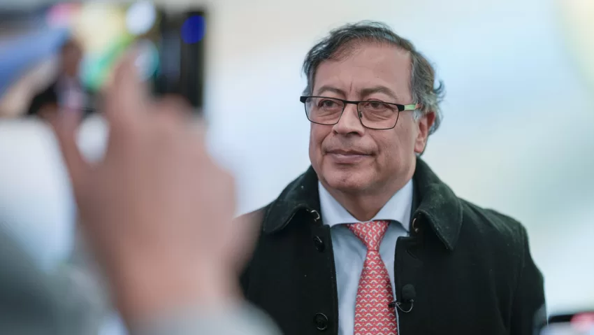 Petro invita a conversar en su oficina a un exjefe paramilitar preso