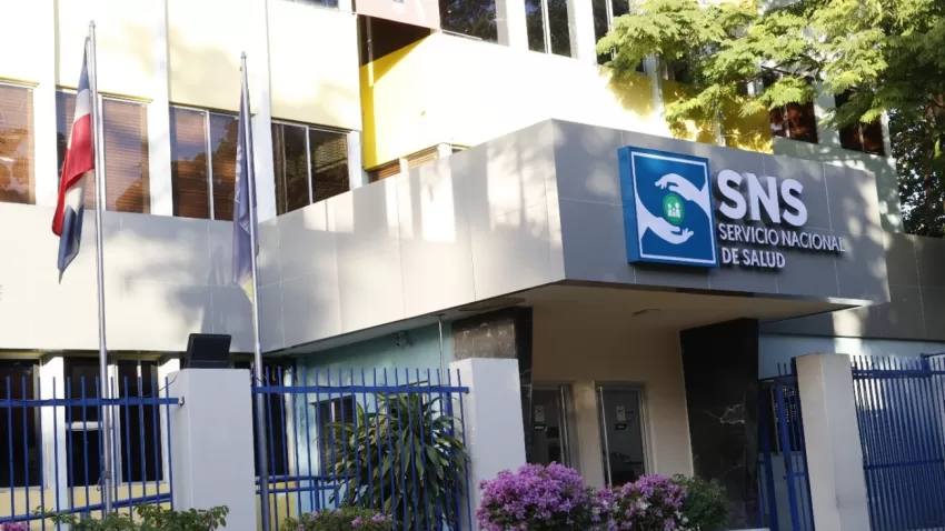 SNS informa once pacientes son atendidos en centros de la Red Pública, tras sufrir quemaduras durante carnaval de Salcedo