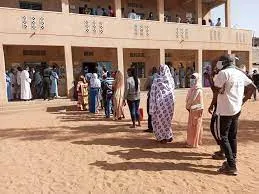 "Senegal en crisis: Elecciones celebradas tras aplazamiento en febrero y aumento de represión"
