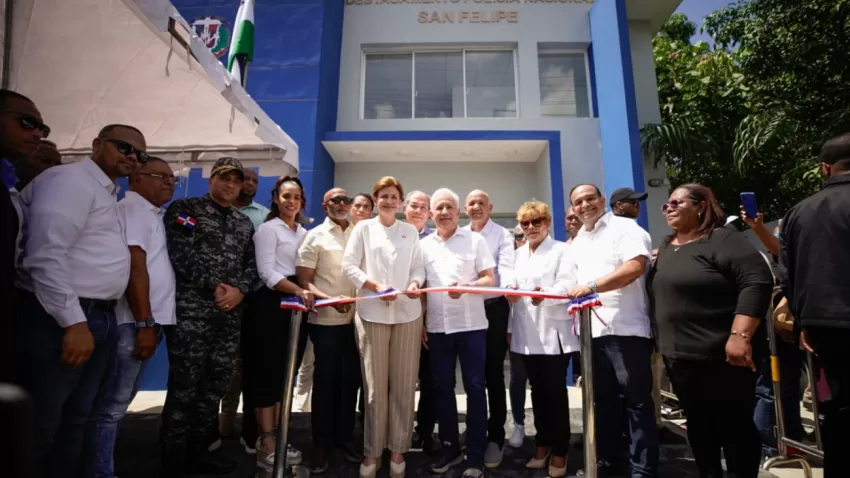 Vicepresidenta entrega obras educativas, deportivas y de seguridad