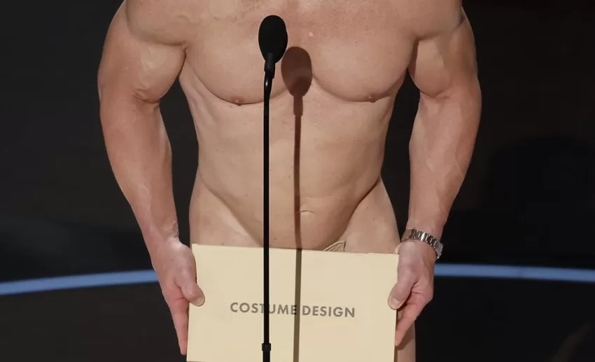 John Cena presenta el Óscar al mejor vestuario desnudo