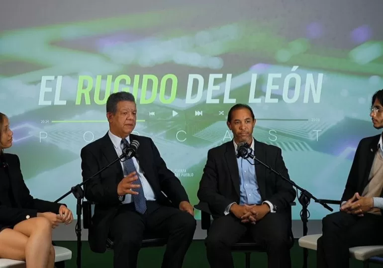 Leonel conversa con jóvenes sobre tecnología e innovación para lograr desarrollo