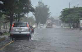 Aguaceros, tronadas y ráfagas de viento en varias provincias