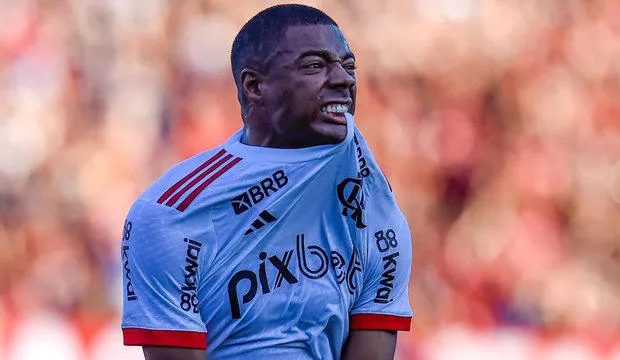 Brasil: Nicolás de la Cruz convirtió un golazo de tiro libre para Flamengo, que ganó 2-1