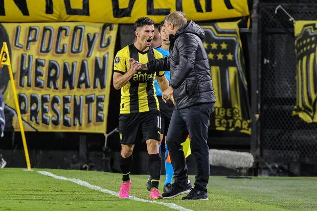 Copa Libertadores: Peñarol está derrotando 4-0 a Caracas en el Campeón del Siglo