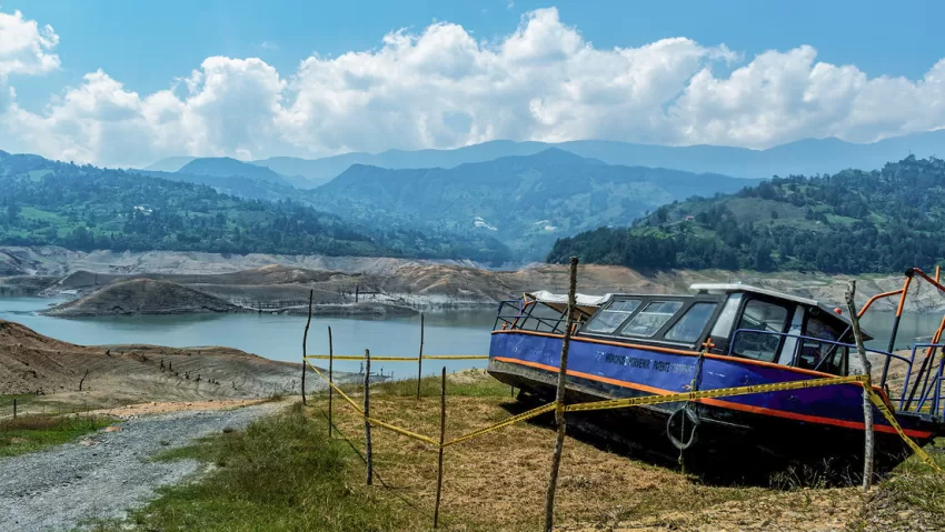 Colombia corta la interconexión eléctrica con Ecuador