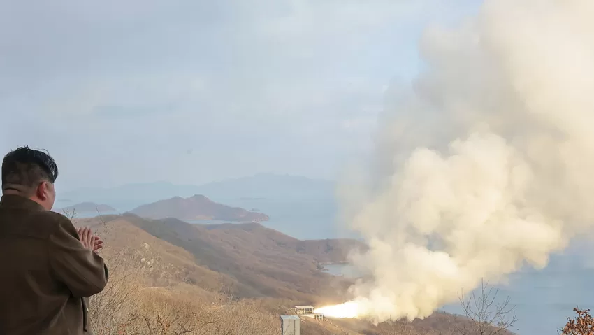 Corea del Norte lanza un misil balístico