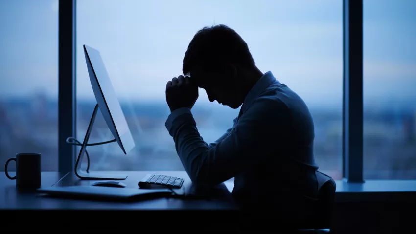 Estudio: estar sentado muchas horas y no tomar café aumenta el riesgo de muerte