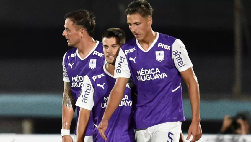 Futbolistas uruguayos arman una batalla campal con nueve expulsados tras un partido
