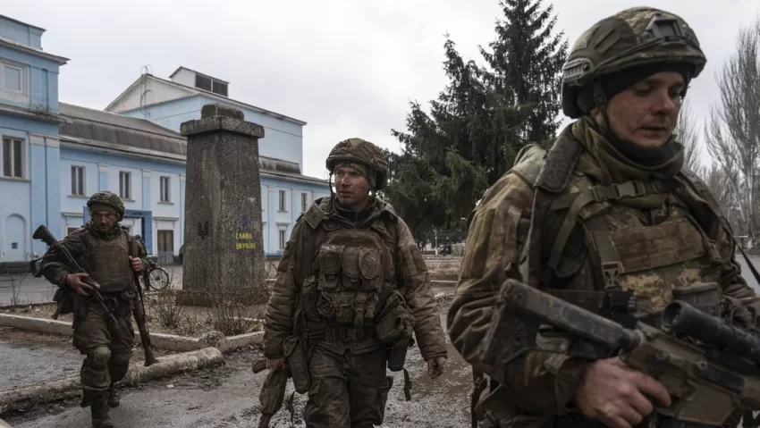 Medios: Kiev prohíbe a sus consulados prestar servicios a los ucranianos en edad de reclutamiento