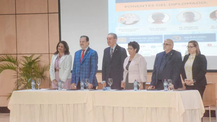 Mescyt y Universidad Santander inauguran lanzamiento del diplomado en competencias didácticas para beneficiar a 50,000 docentes en el país