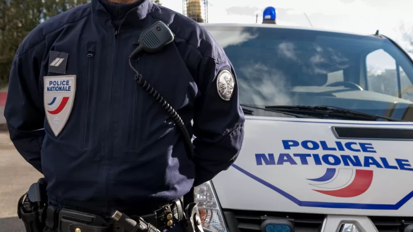 Niña musulmana queda en coma tras recibir una paliza por "vestir de europea" en Francia