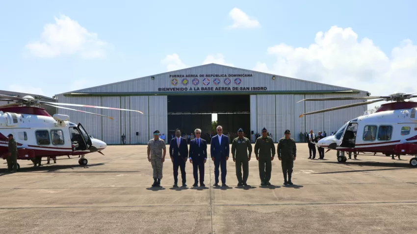 Presidente Abinader encabeza ceremonia recibimiento dos nuevos helicópteros en la FARD