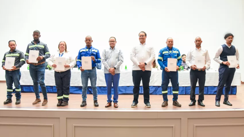 Superintendencia de Electricidad realiza cuarta entrega de licencias a técnicos electricistas