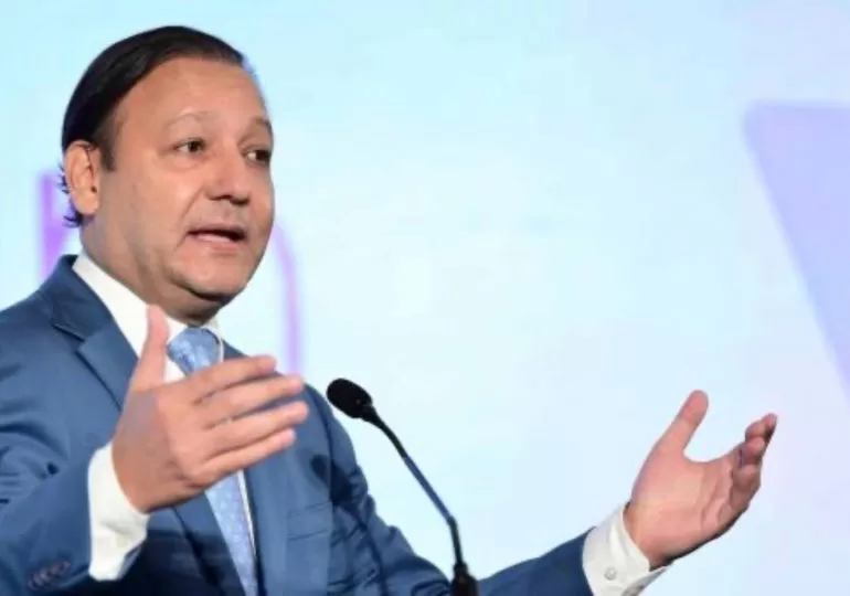 Abel Martínez promueve planes de desarrollo, ante el colapso de los sistemas económico, de salud y educativo