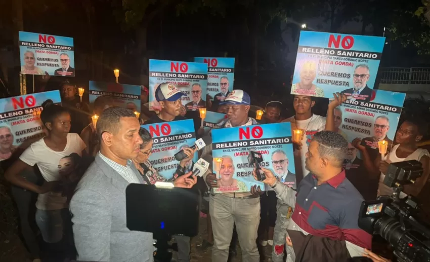 Ciudadanos protestan frente a Ministerio de Medio Ambiente