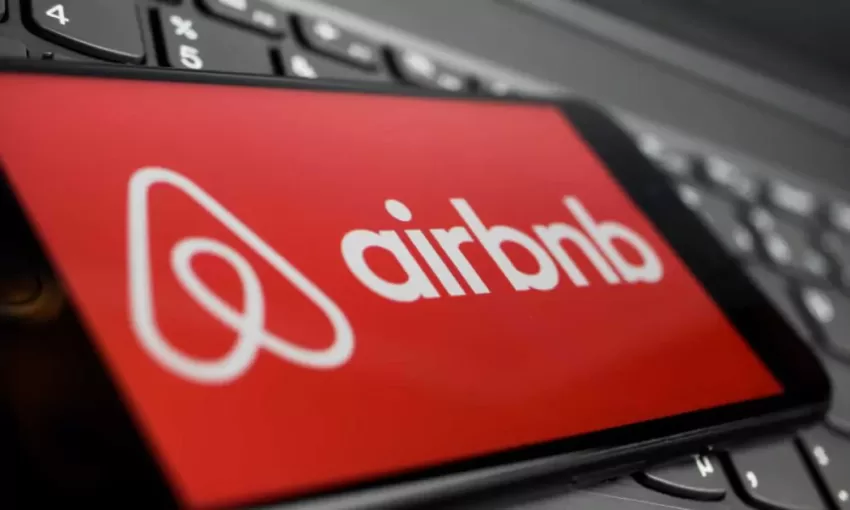 Collado: falta de plan fiscal retrasa regularización de Airbnb en RD