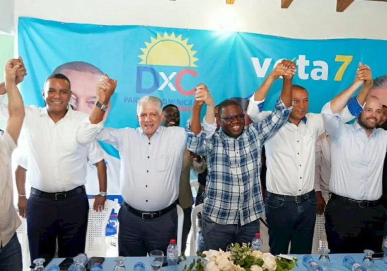 Juramentan a Ysrael Toribio como alcalde del Distrito Municipal de Santa Lucía, El Seibo
