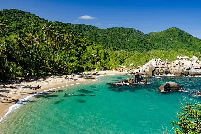 Parque Tayrona, el paraíso escondido del Caribe colombiano con la única playa nudista del país