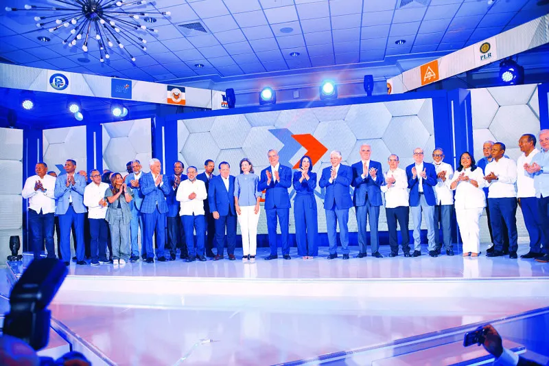 Abinader firma un acuerdo con partidos de RD Avanza
